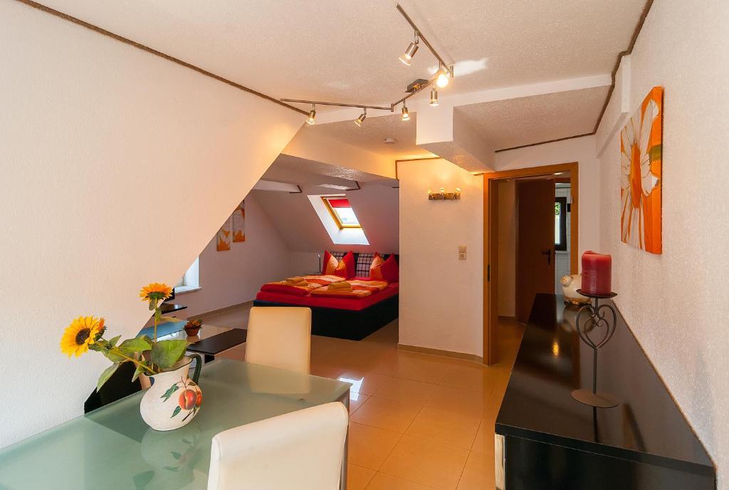 Hotel Am Mueritzhafen Garni Варен Стая снимка