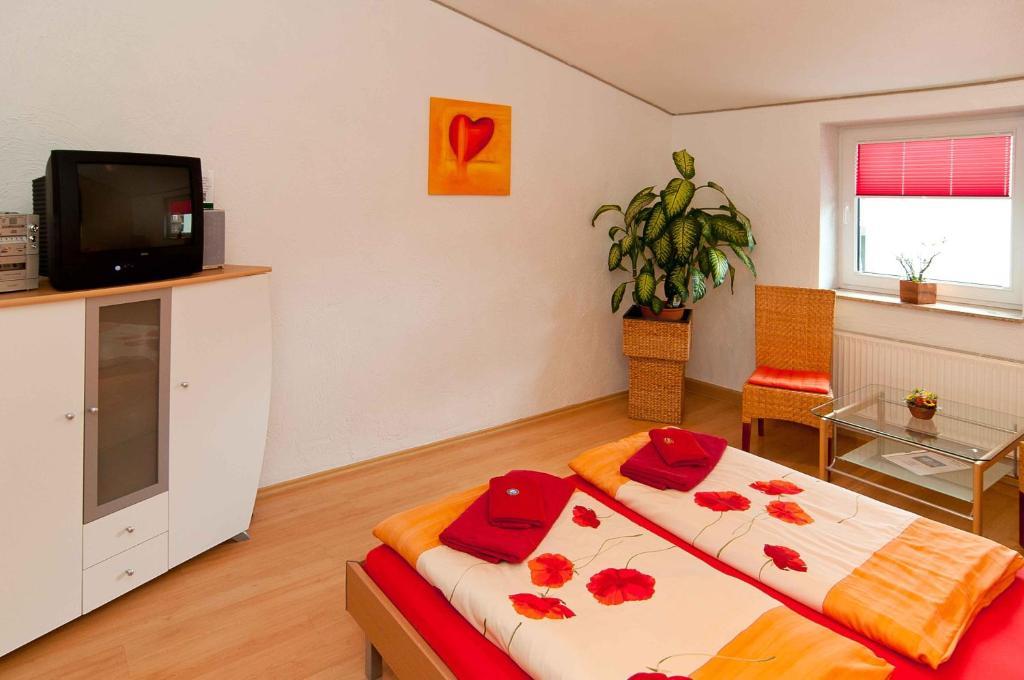 Hotel Am Mueritzhafen Garni Варен Стая снимка