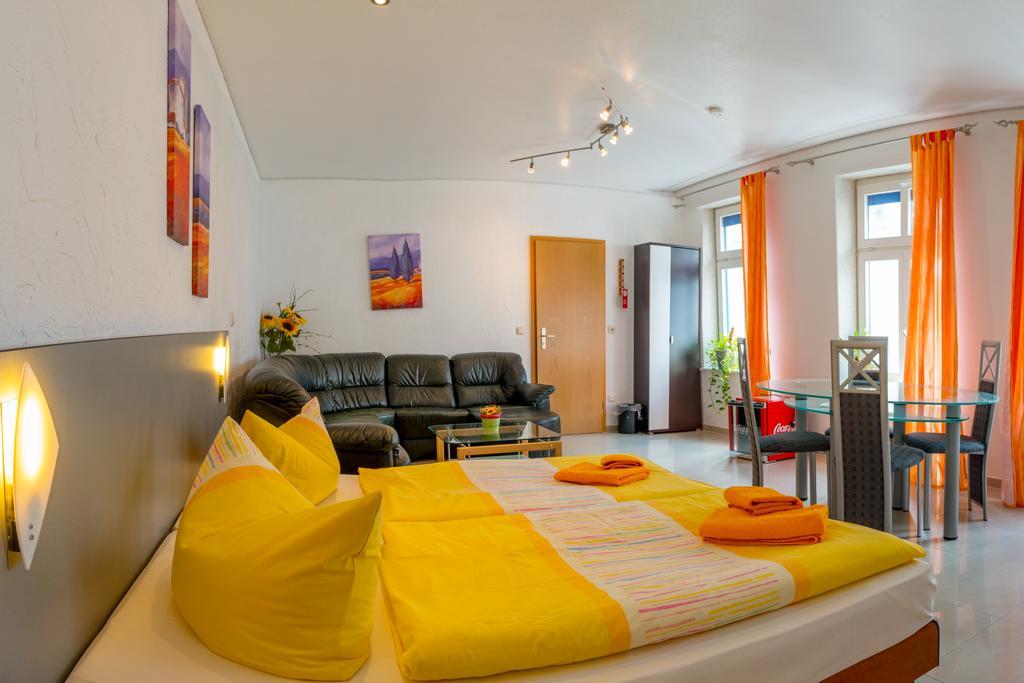 Hotel Am Mueritzhafen Garni Варен Екстериор снимка